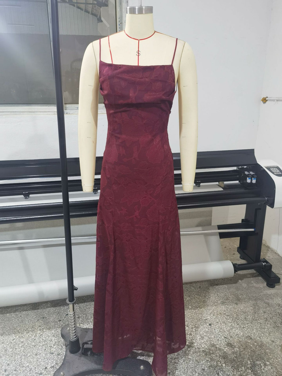 Vestido de Noche de Encaje con Espalda Descubierta