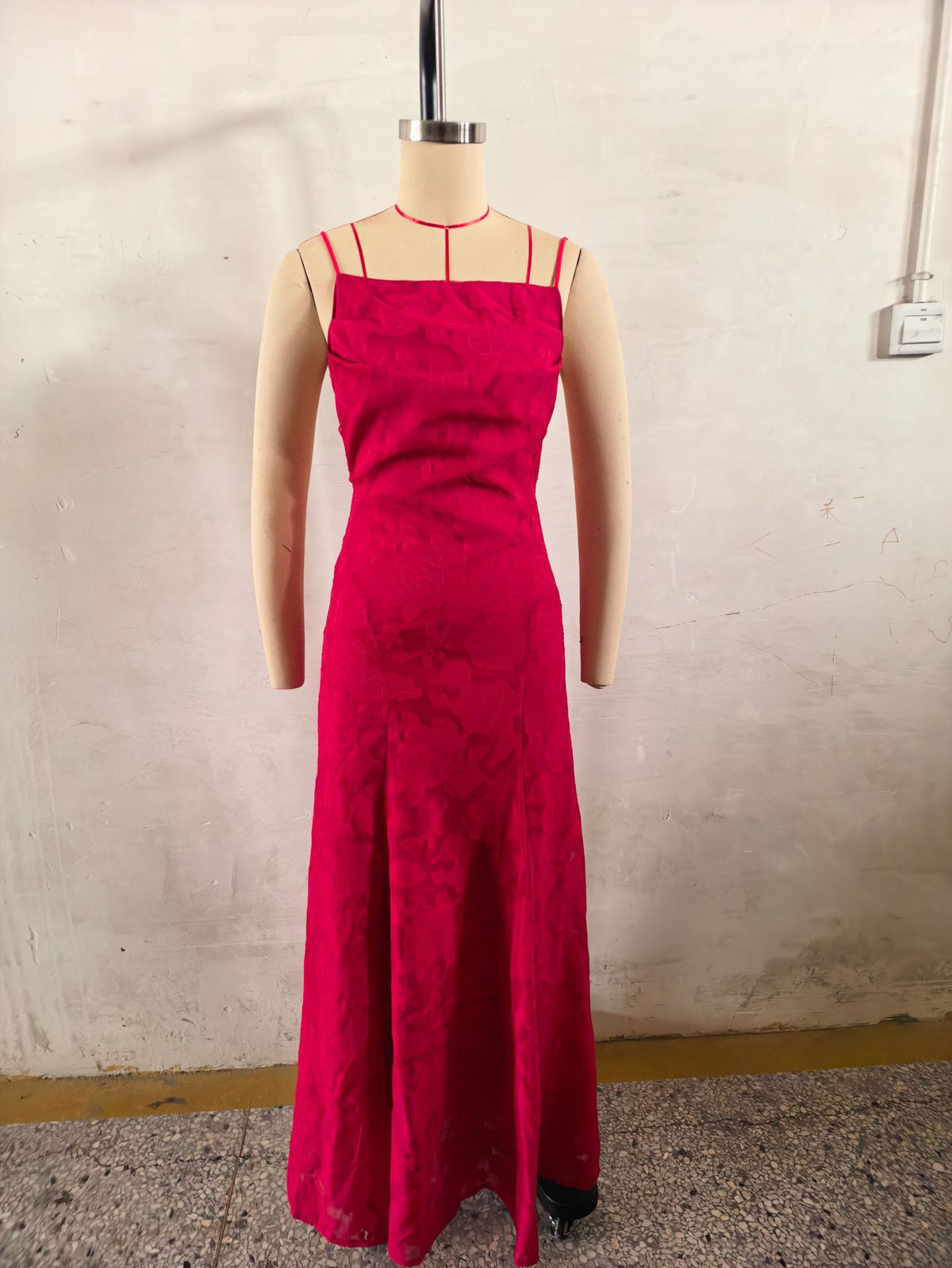 Vestido de Noche de Encaje con Espalda Descubierta