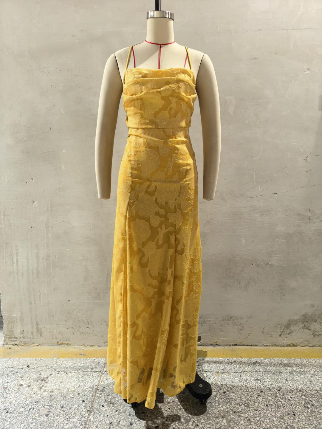Vestido de Noche de Encaje con Espalda Descubierta