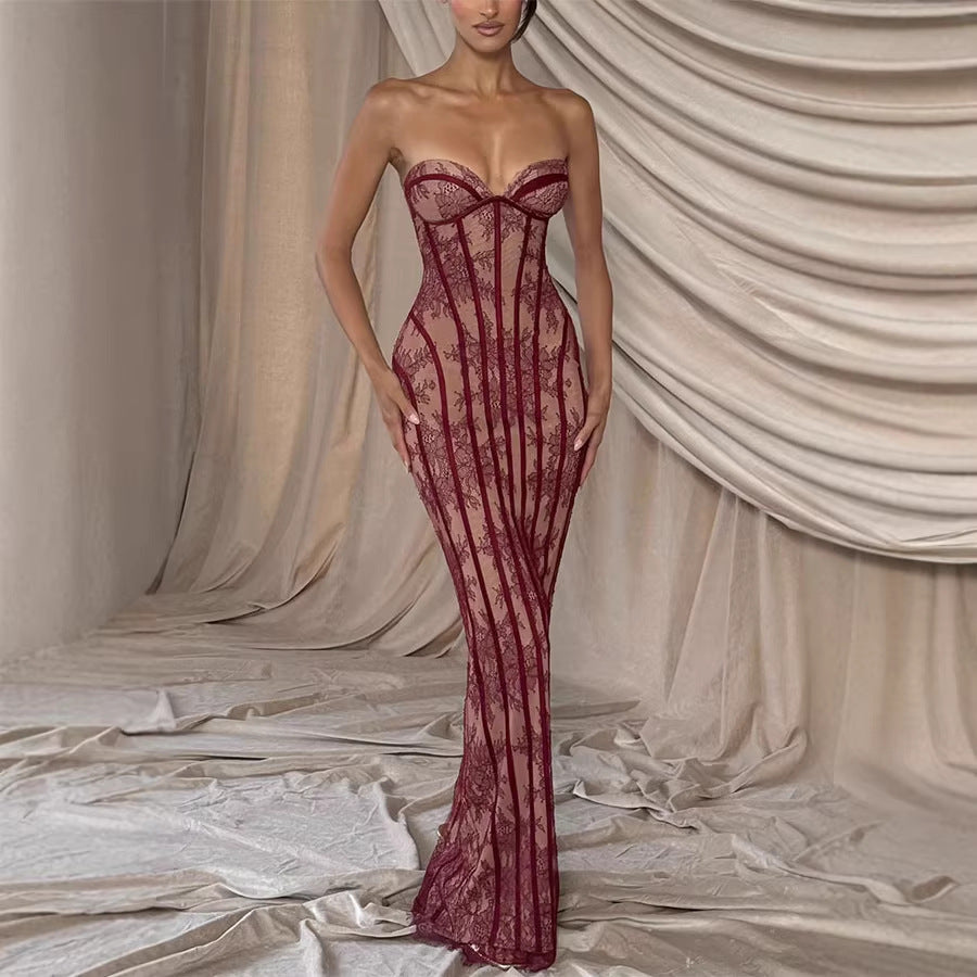 Vestido Ajustado de Encaje con Hombros Descubiertos