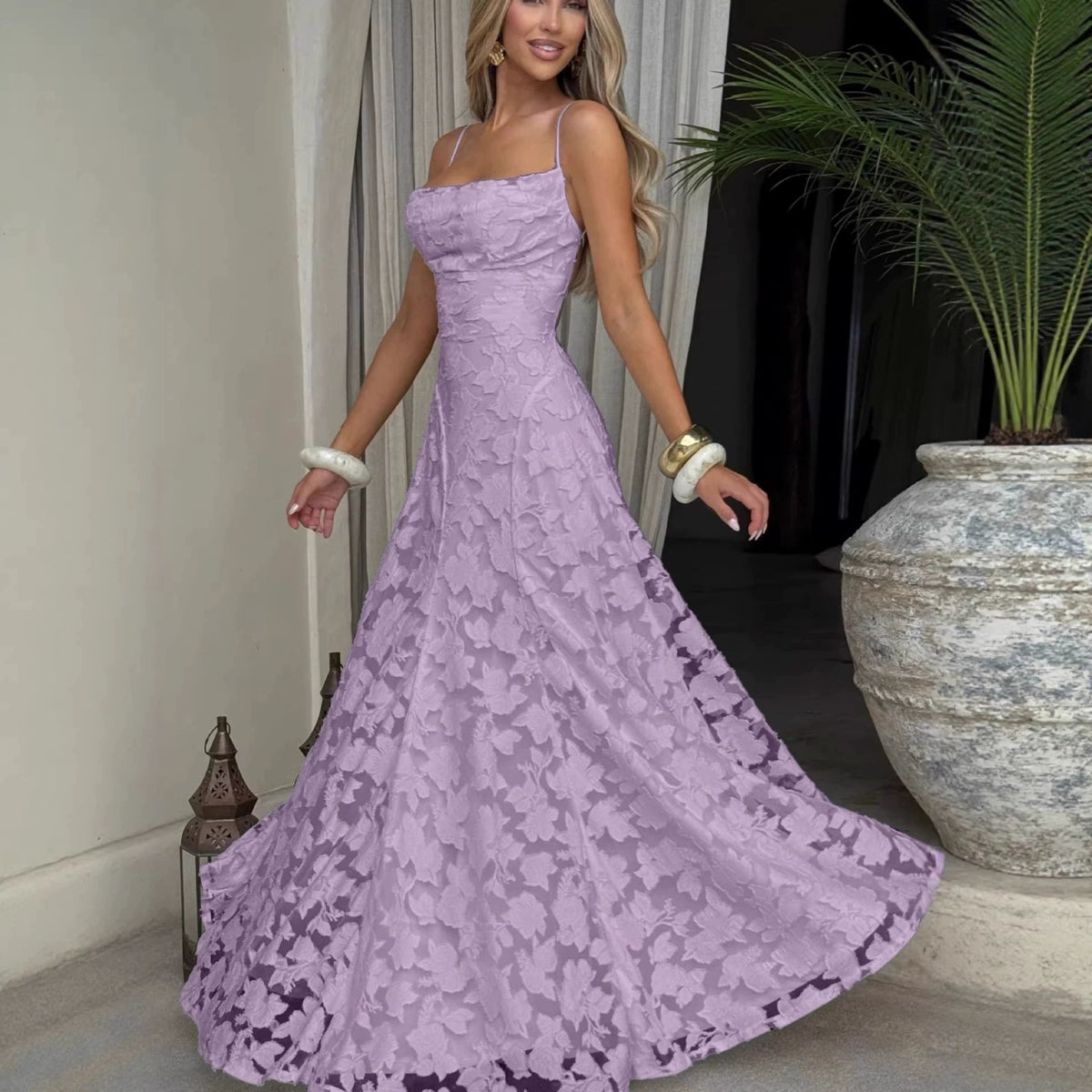 Vestido de Noche de Encaje con Espalda Descubierta