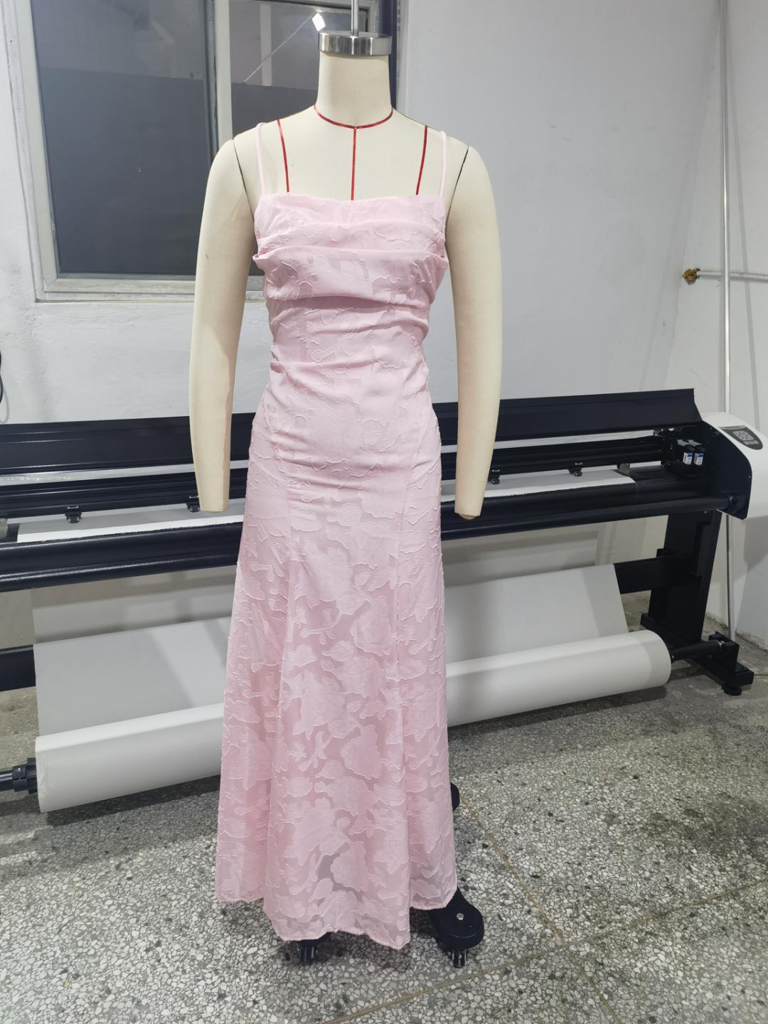 Vestido de Noche de Encaje con Espalda Descubierta