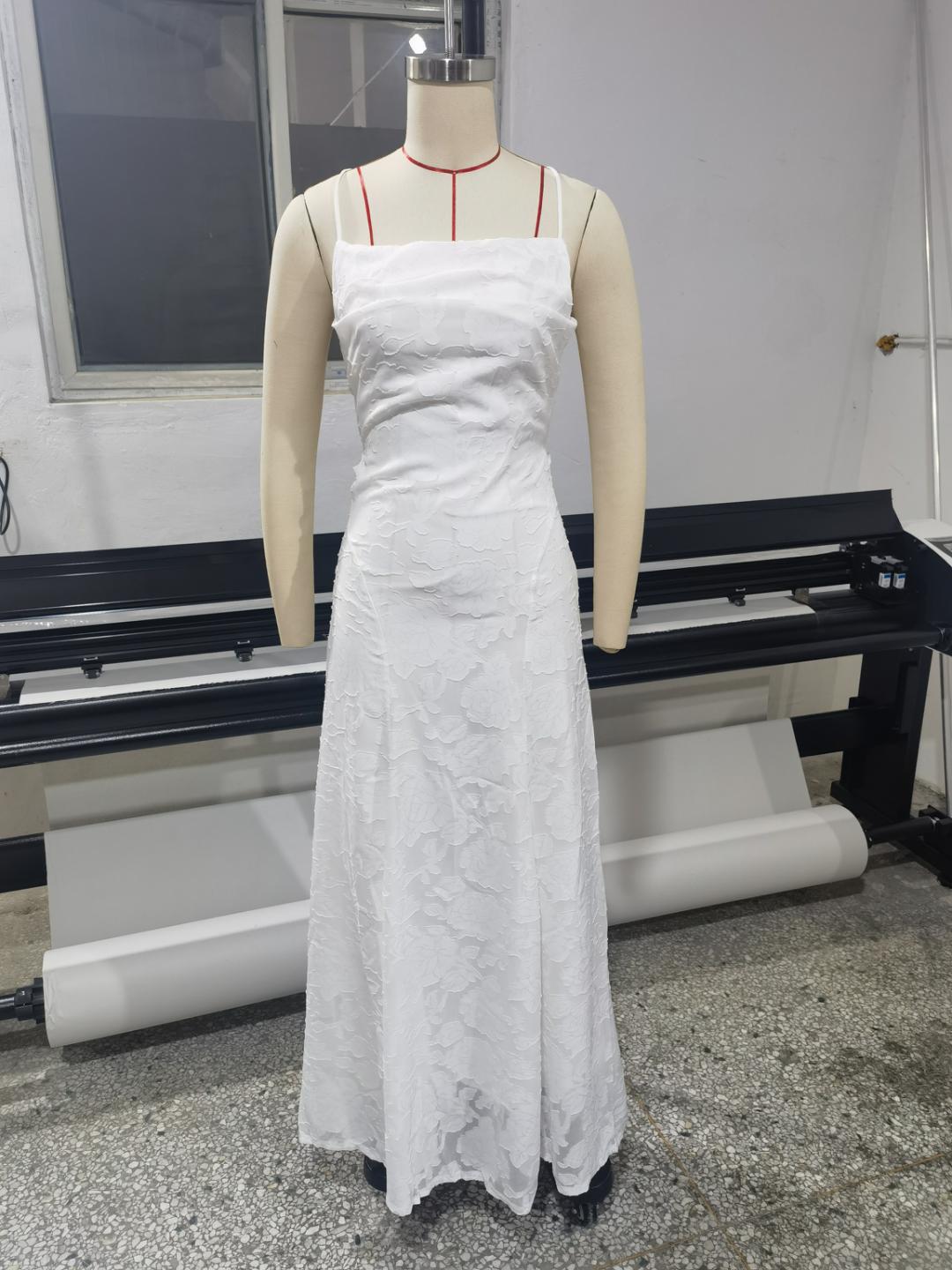 Vestido de Noche de Encaje con Espalda Descubierta