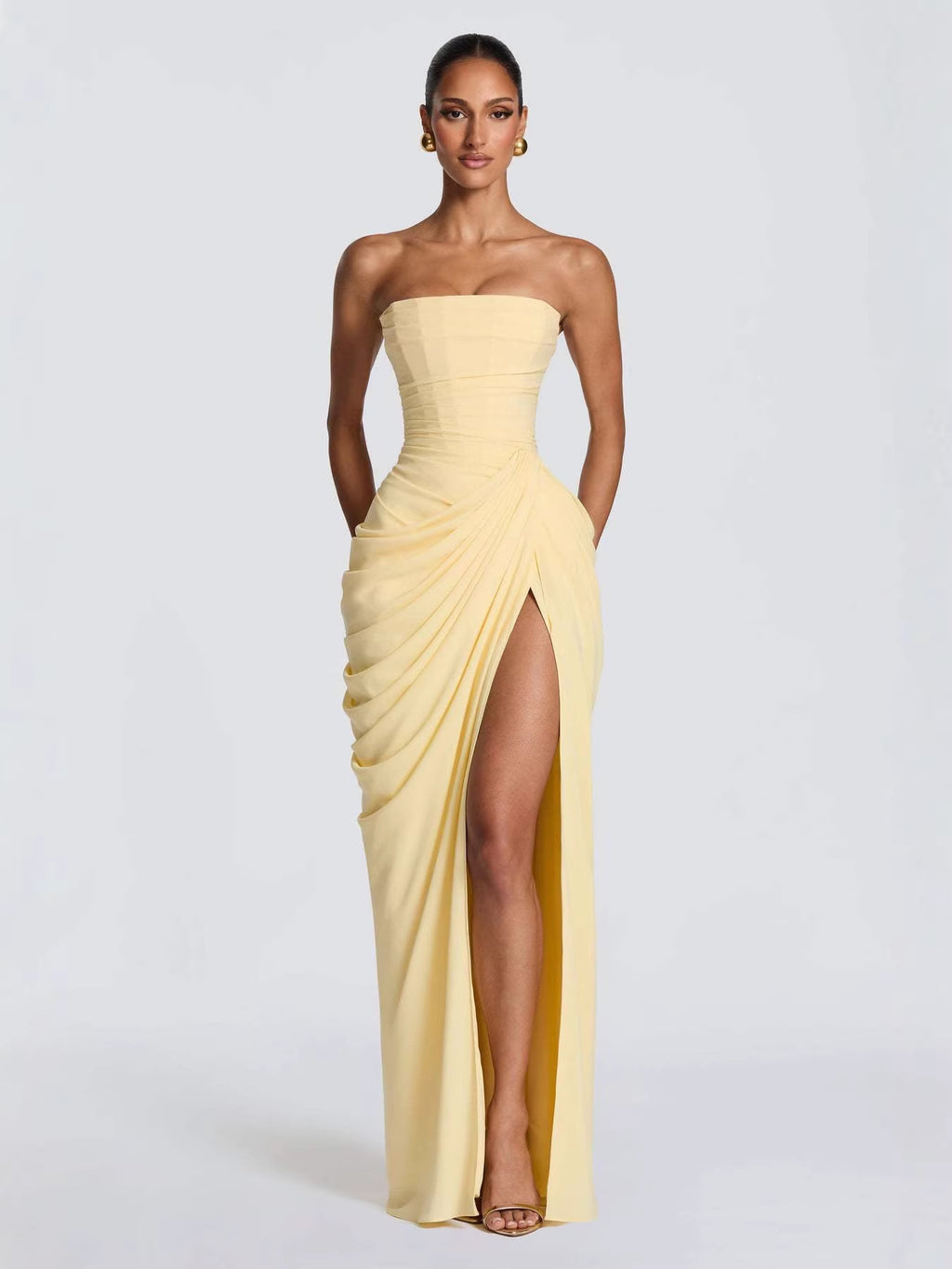 Vestido Largo con Volantes y Abertura
