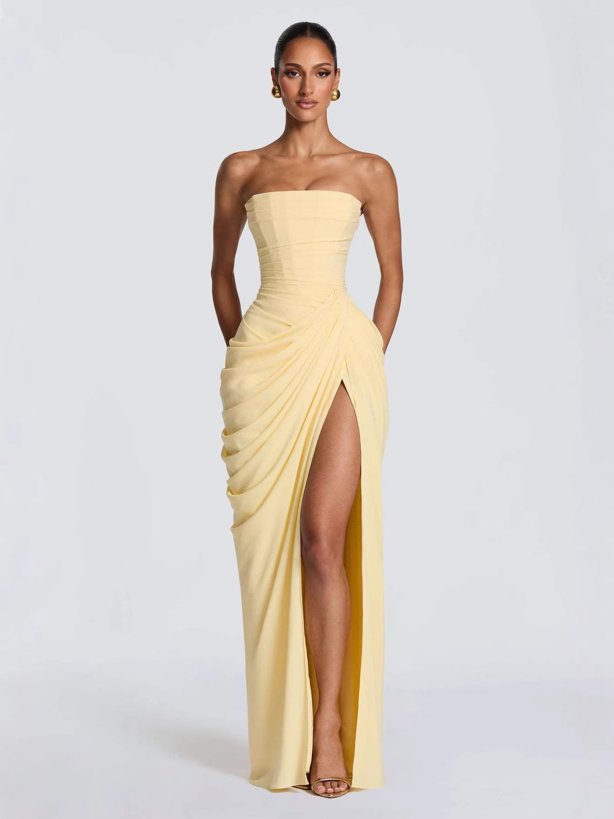 Vestido Largo con Volantes y Abertura