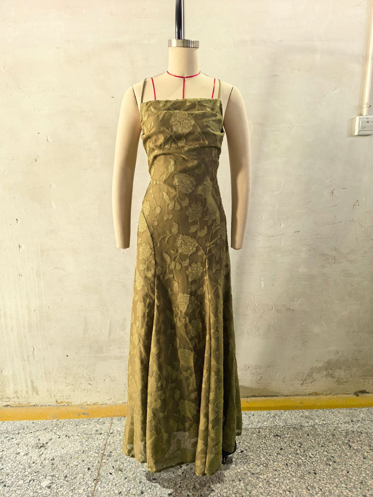 Vestido de Noche de Encaje con Espalda Descubierta